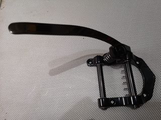 Vibrato tipo Bigsby negro
