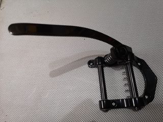 Vibrato tipo Bigsby negro