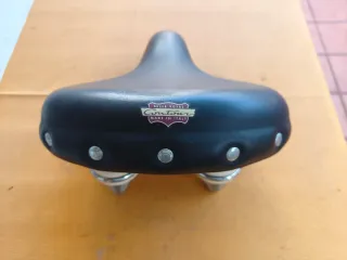 Sillín de bicicleta negro