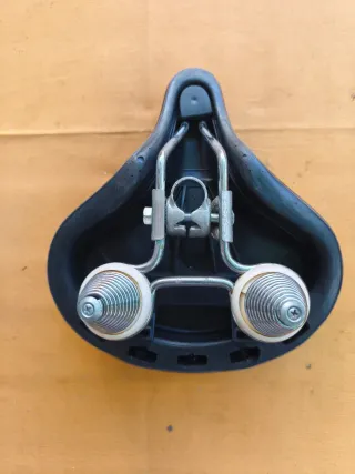 Sillín de bicicleta negro