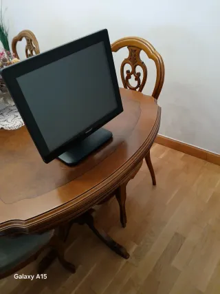 Pantalla Táctil 15 Casi Nueva. Muy poco usada