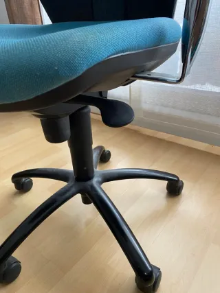 Silla de oficina ergonómica azul