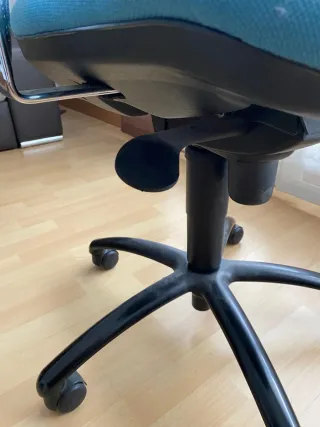 Silla de oficina ergonómica azul