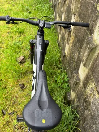 Bicicleta Eléctrica Husqvarna HC2