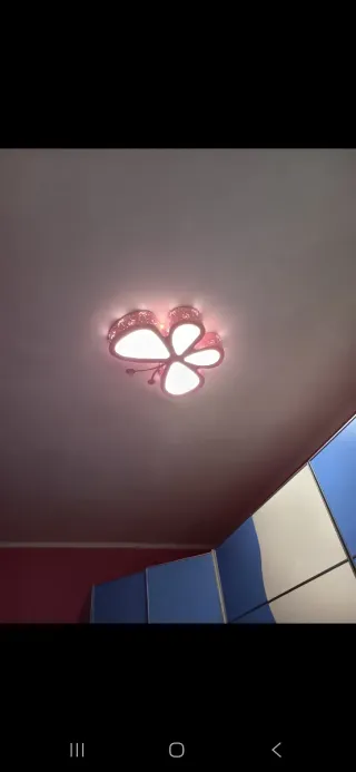 Plafoniera farfalla rosa e bianca