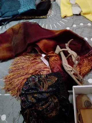 Conjunto bolso, sandalias y fular