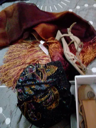 Conjunto bolso, sandalias y fular