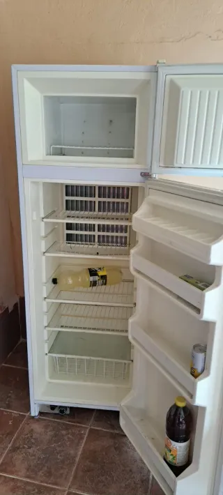 Nevera con congelador a gas butano