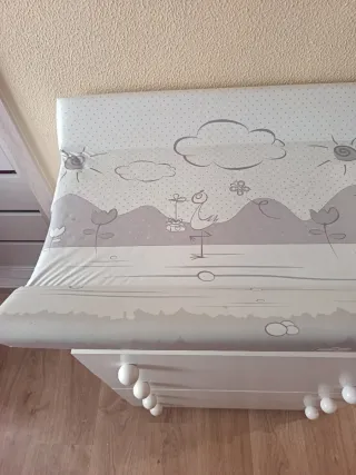 Mueble cambiador blanco con ruedas