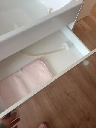 Mueble cambiador blanco con ruedas