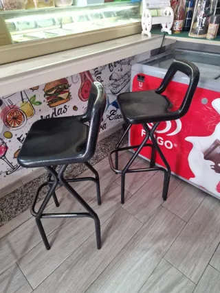 Taburetes de bar negros (2 unidades) 150 .