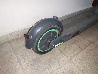 Patinete eléctrico gris