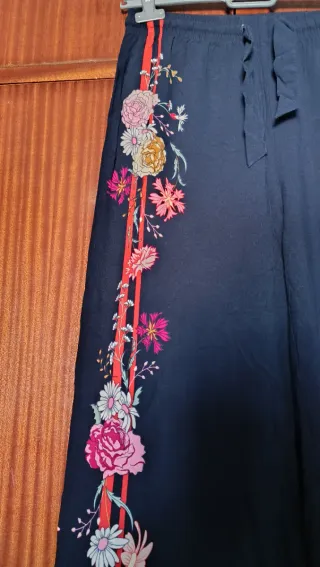 Pantalón fluido estampado floral