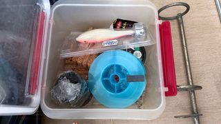 Caña de pescar y kit de pesca completo.