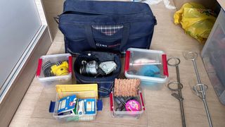 Caña de pescar y kit de pesca completo.