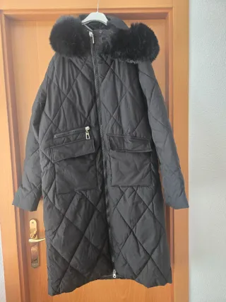 Abrigo negro con parche de tigre