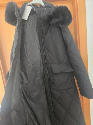 Abrigo negro con parche de tigre