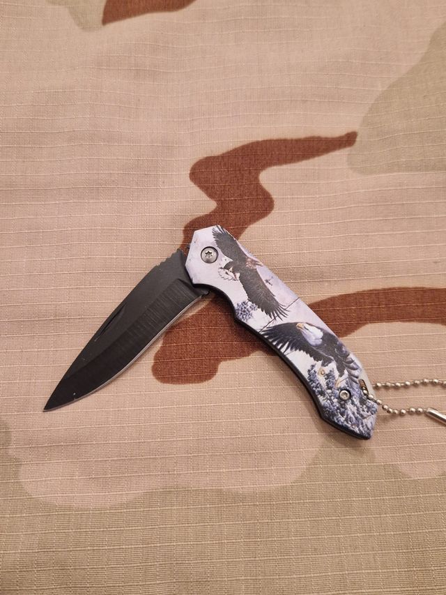 Cuchillo plegable diseño águila