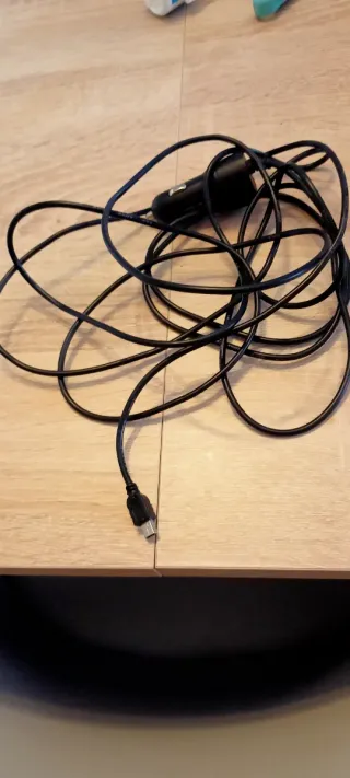 Cargador de coche negro