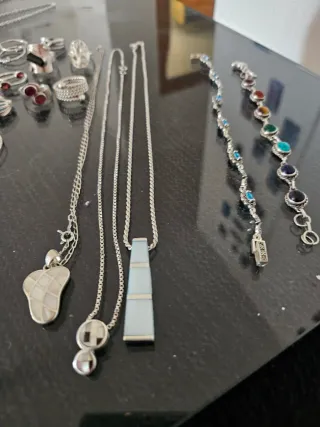 Joyería de plata con piedras