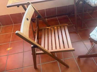 Mesa y 4 Sillas de Madera Plegables