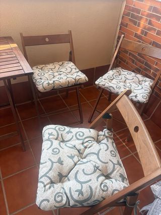 Mesa y 4 Sillas de Madera Plegables