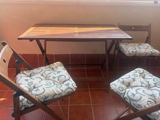 Mesa y 4 Sillas de Madera Plegables