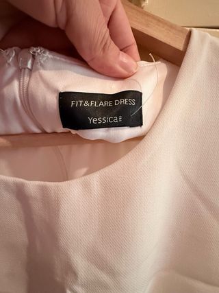 Vestido blanco y negro con encaje