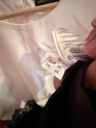 Vestido blanco y negro con encaje