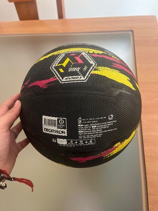Balón de Baloncesto Tarmak Resist 500 Talla 7