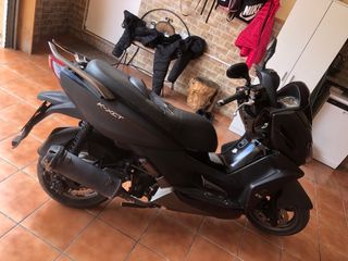 Kymco XCT 125cc Scooter Negra