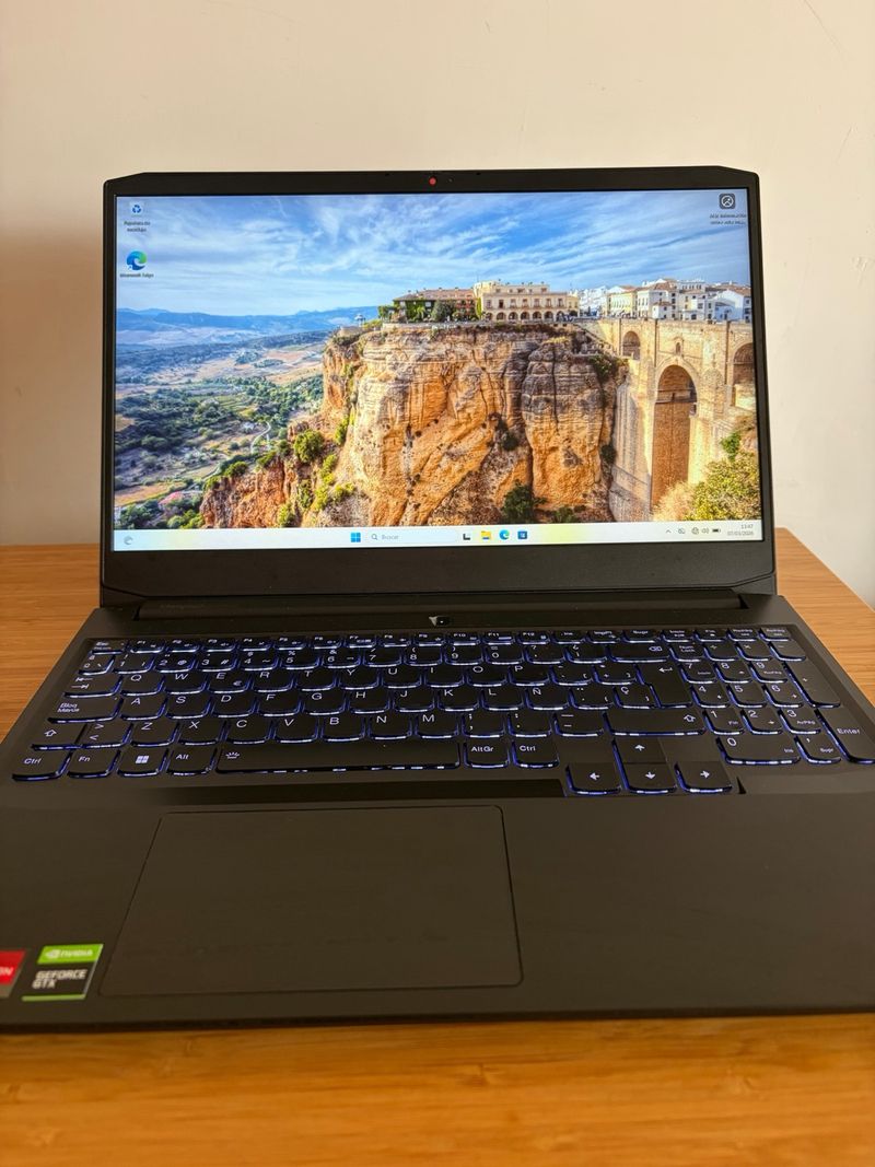 PORTÁTIL GAMING LENOVO IDEAPAD 3 IMPECABLE