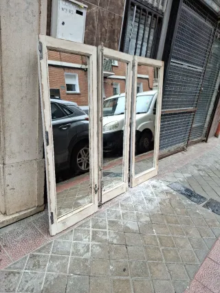 Conjunto de 3 ventanas antiguas con espejo