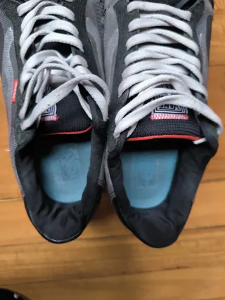 Zapatillas Vans Negras y Grises