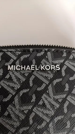 Neceser Michael Kors Negro y plata