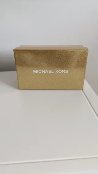Neceser Michael Kors Negro y plata