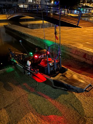 Kayak de pesca con extras.