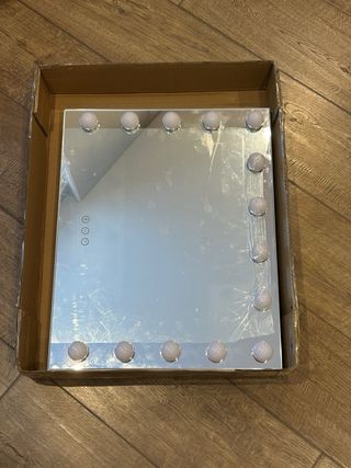 Espejo de pared nuevo