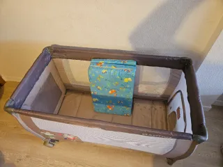 Cuna de viaje con colchón