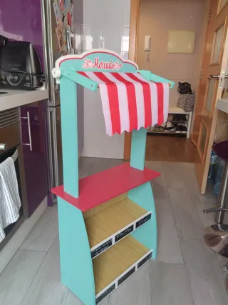 Puesto de mercado y teatro titeres infantil