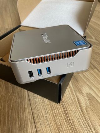 Mini PC da scrivania in ottime condizioni.