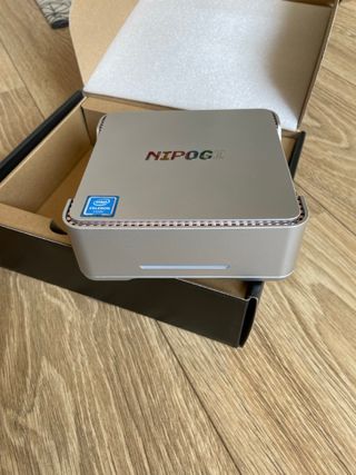 Mini PC da scrivania in ottime condizioni.