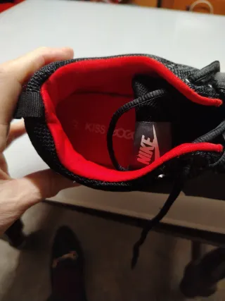 Zapatillas Nike Talla 42 Negras y Rojas