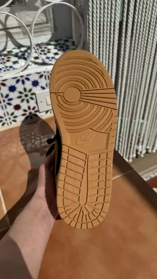 Nike Jordan 1 Mid Negro y Marrón