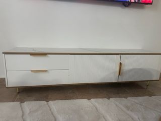 Mueble de salón diseño oro y blanco