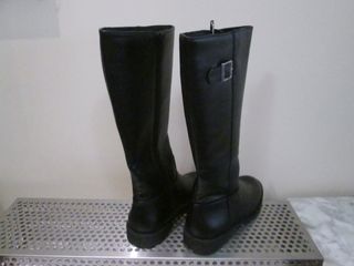 BOTAS ALTAS DE COLOR NEGRO NUMERO 37 MARCA TEX