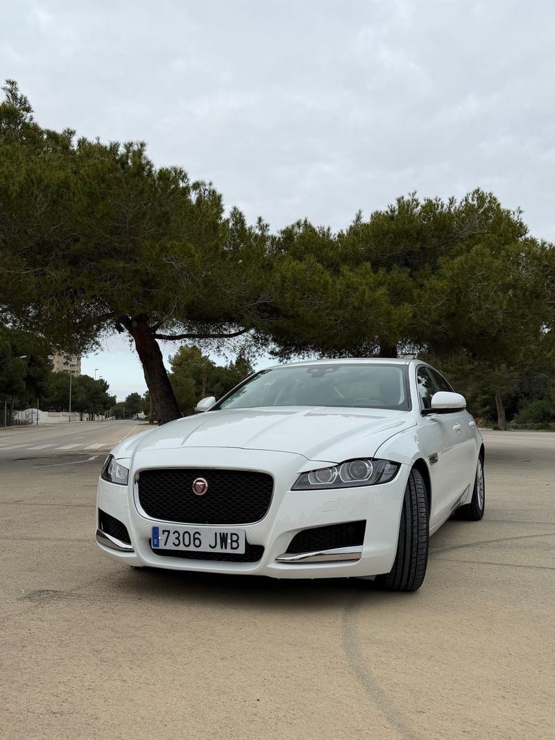 Jaguar XF 2017 - foto 1