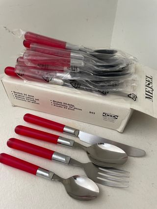 Juego 24 cubiertos IKEA MEJSEL rojo/plata