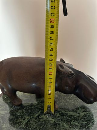 Ippopotamo in legno scuro