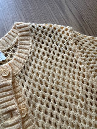 Chaqueta punto calada amarilla